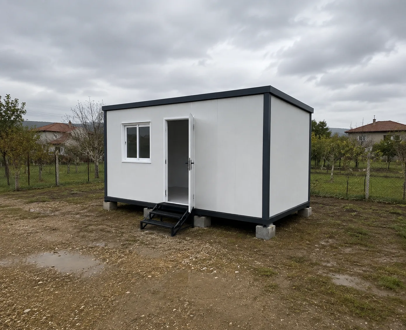 ECO konteyner — pencereli ve kapılı, basamaklı tek ünite